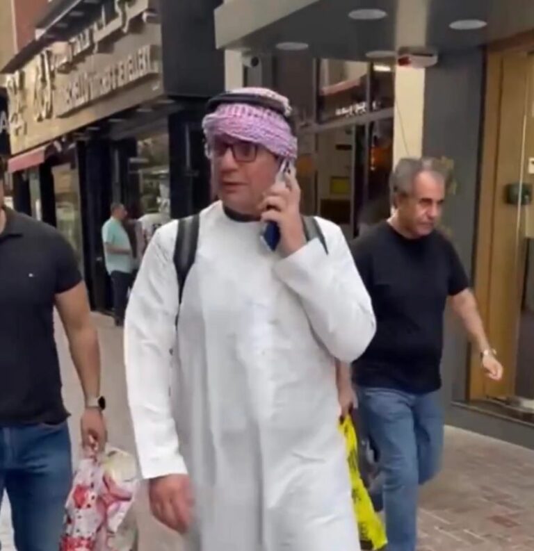 Com roupa de árabe, Gladson caminha pelas ruas do Egito; VEJA VÍDEO