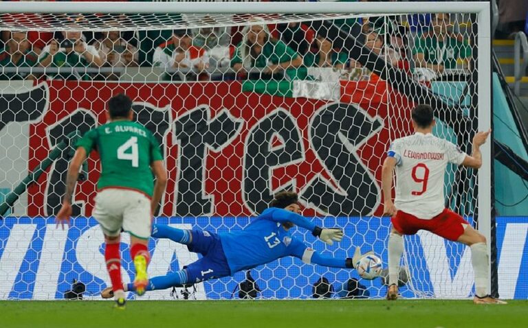Lewandowski perde pênalti, e Polônia e México empatam na Copa