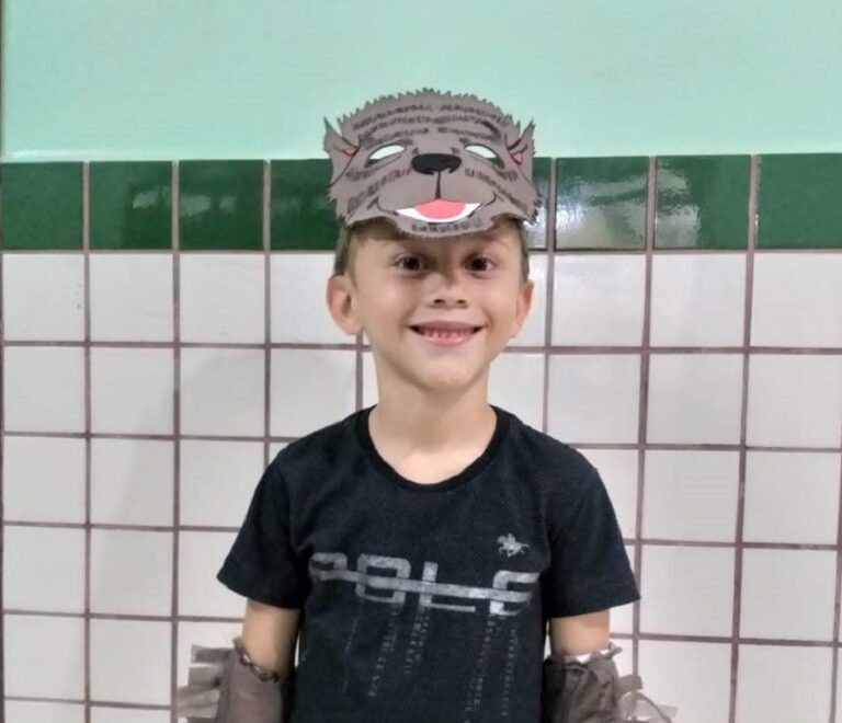 Criança com meningite no Acre segue internada e amigos fazem vakinha