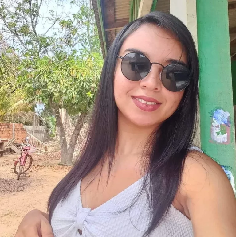 ‘Preciso de uma resposta para continuar vivendo’, diz mãe de jovem desaparecida há dois meses