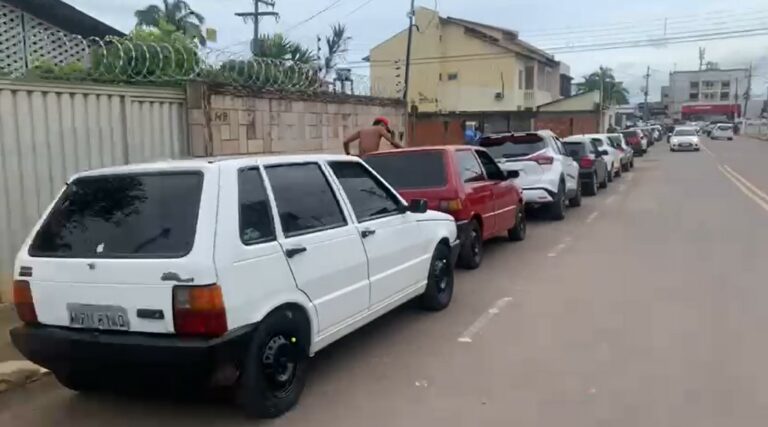 Corrida por gasolina forma imensas filas em postos de Rio Branco; vídeo