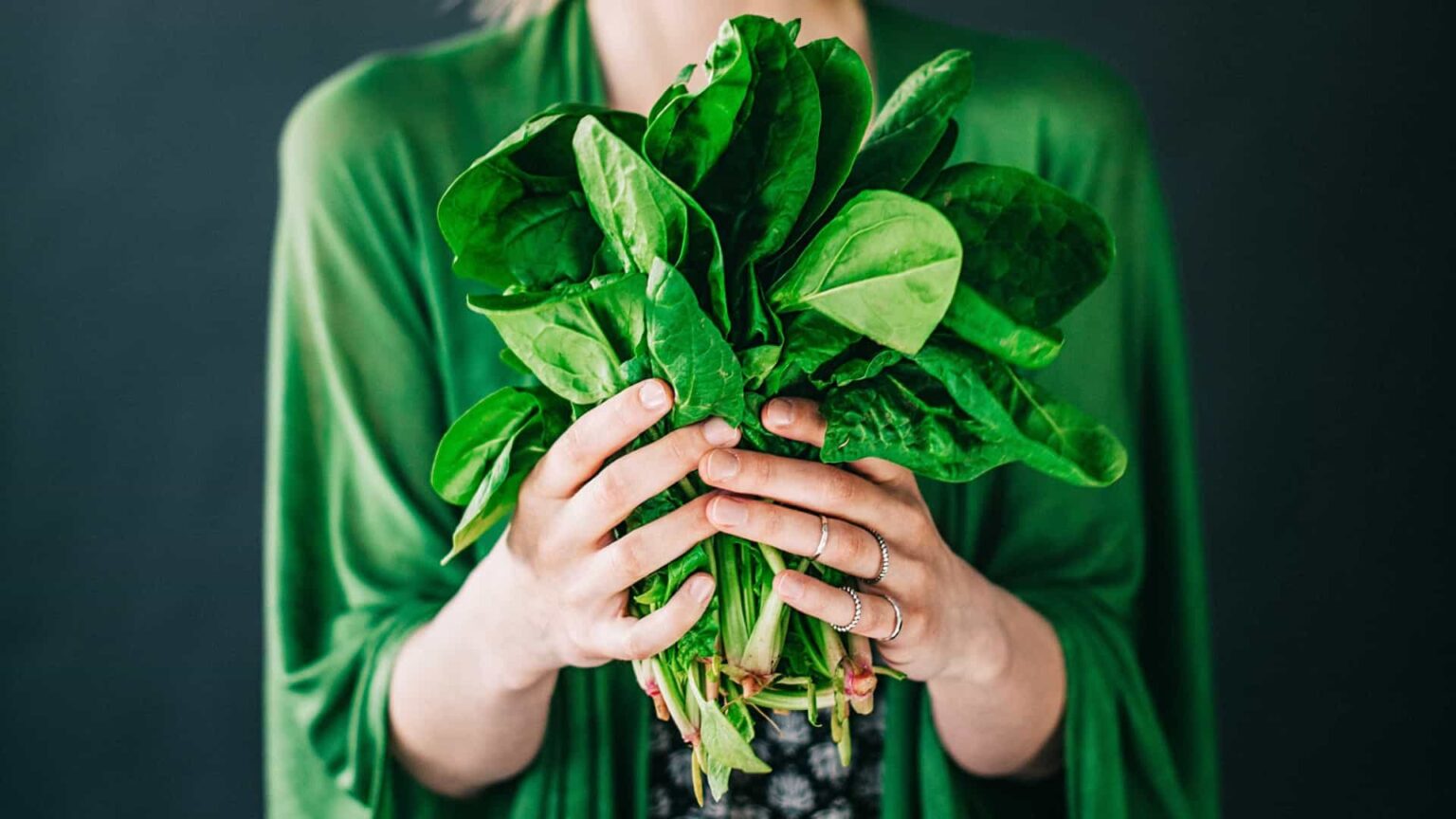 Sofre de pressão alta? Coma este ‘super’ vegetal para reduzir os níveis