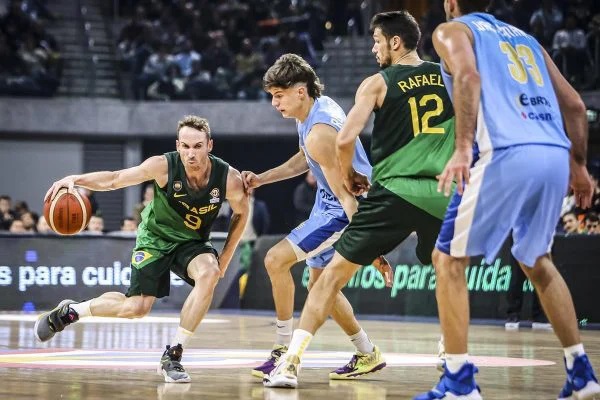 Brasil encara Estados Unidos em eliminatórias do Mundial de Basquete