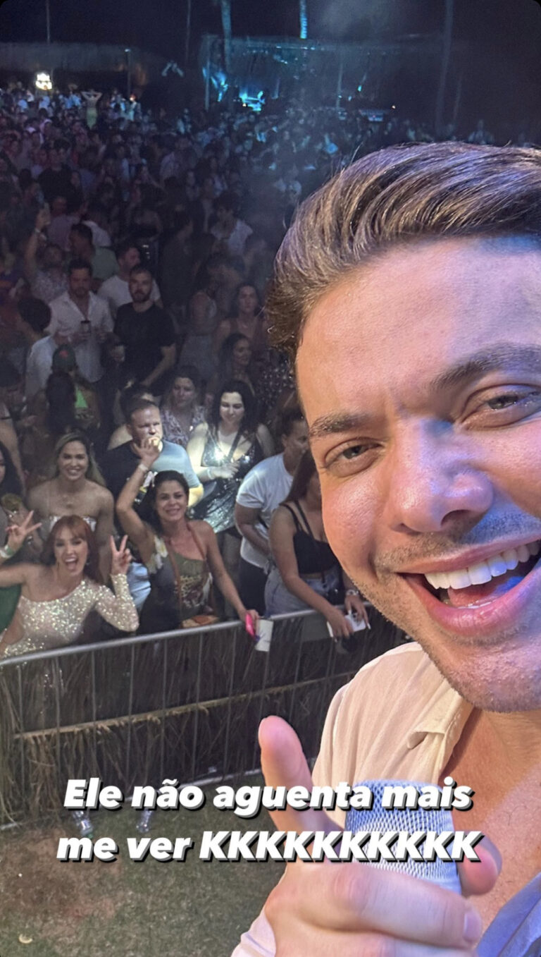 Safadão pega celular de Juh Vellegas, faz selfie e acreana se declara: “Te amo tanto”