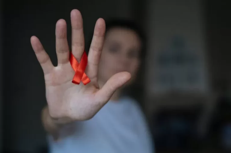 Anvisa libera injeção aplicada a cada seis meses para prevenção do HIV no Brasil