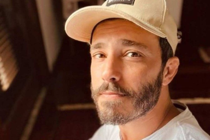 Ator Thiago Rodrigues é espancado por 5 homens e é encontrado desacordado