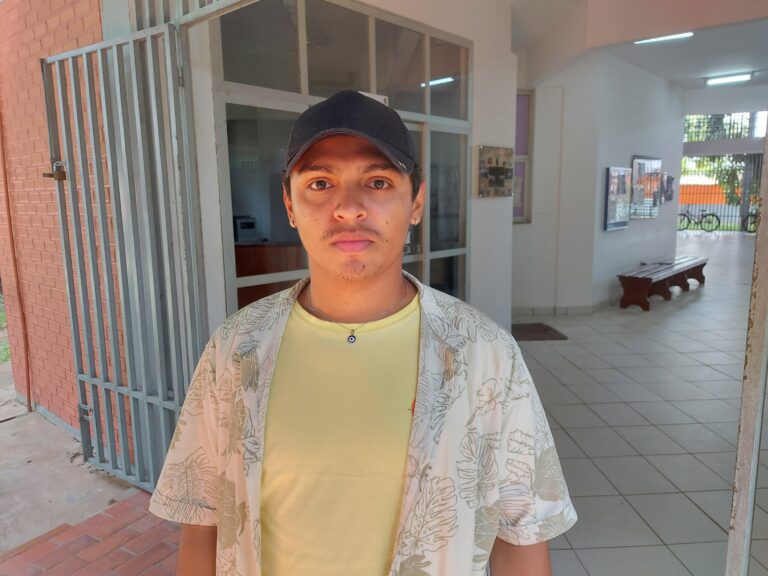 Aluno da Ufac fica sem dinheiro para comida e transporte após corte