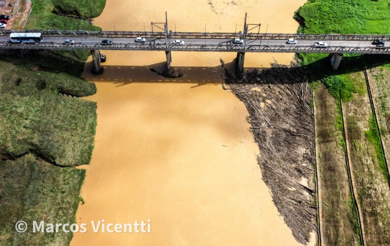 Após fortes chuvas, Rio Acre sobe mais de 2 metros em 24 horas e balseiros acumulam