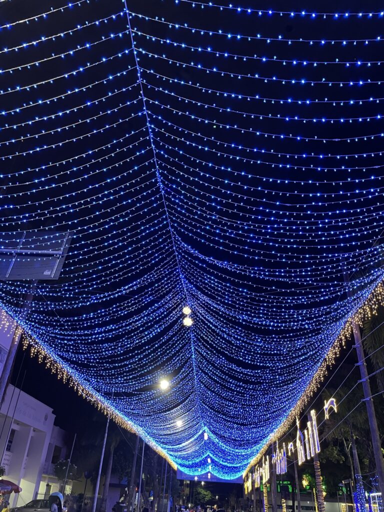 Confira a programação natalina na Praça da Revolução desta semana