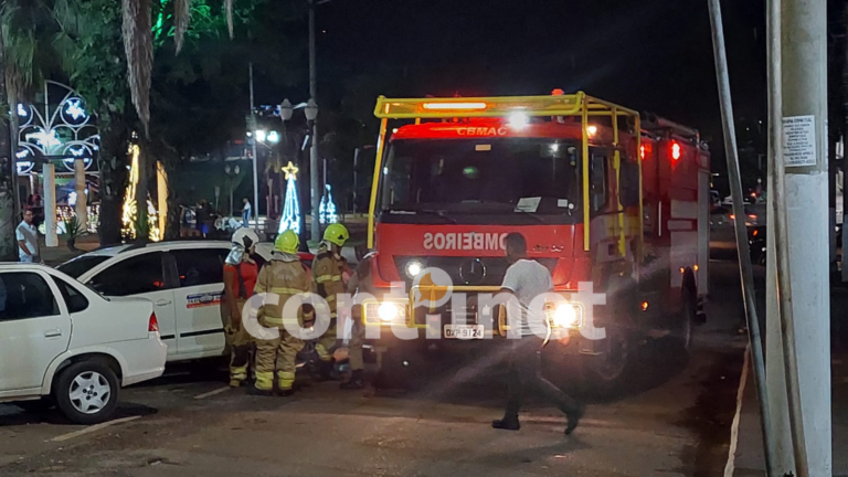 Que susto! Princípio de incêndio na Praça do Palácio assusta população acreana em noite de Natal