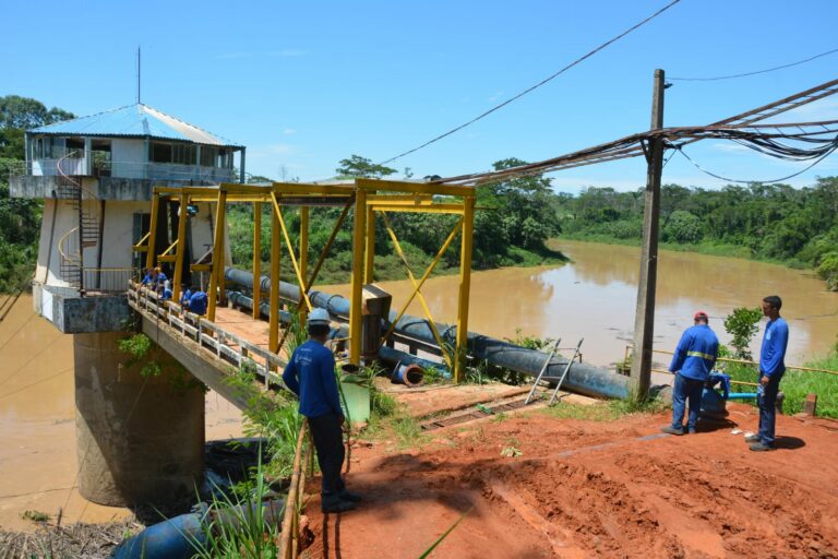 Balseiros ficam presos em tubos da bomba de captação da ETA I; Saerb faz limpeza