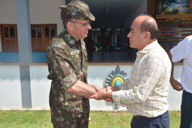 Bocalom visita 7º BEC e fala sobre parceria para obras em Rio Branco