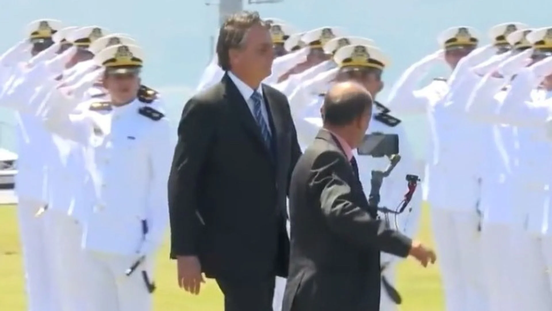 Bolsonaro prestigia Cerimônia de Declaração de Guardas-Marinha, no Rio de Janeiro