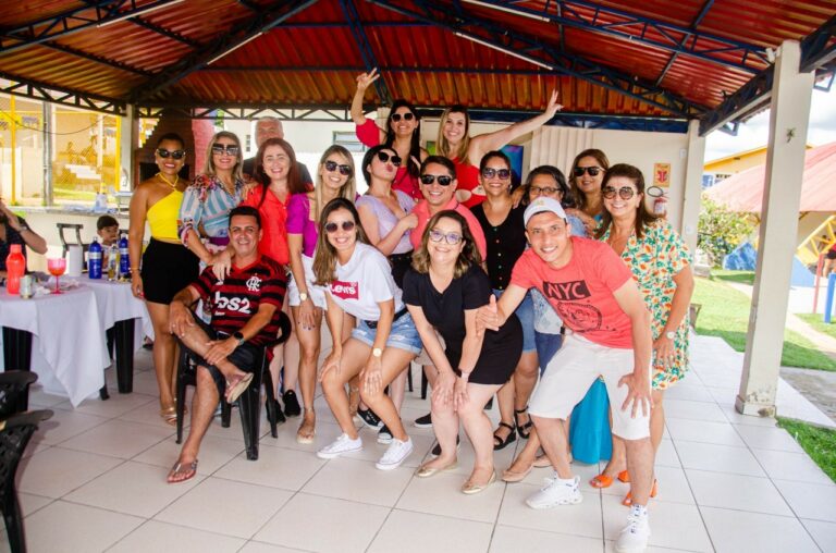 Confraternização da primeira turma em jornalismo formada no Acre pelo Iesacre; veja fotos