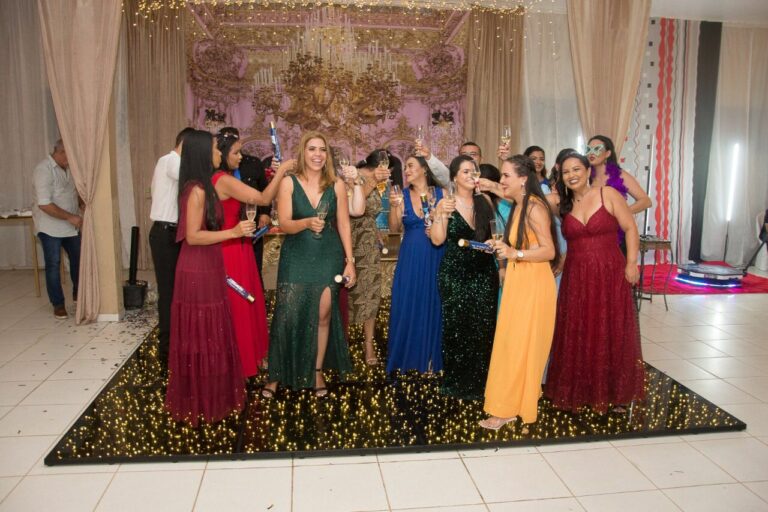 Em Sena, formandos da Unigran recebem Certificado de Graduação durante Baile de Formatura