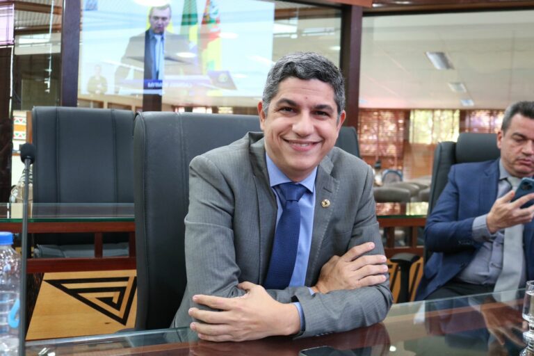 Na última sessão da Aleac, Calegário agradece pela reeleição e volta a cogitar Prefeitura