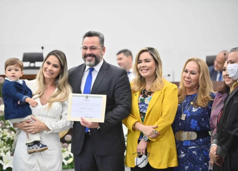 “Vencemos”: Alan Rick agradece a Deus, a família e ao povo em diplomação como Senador
