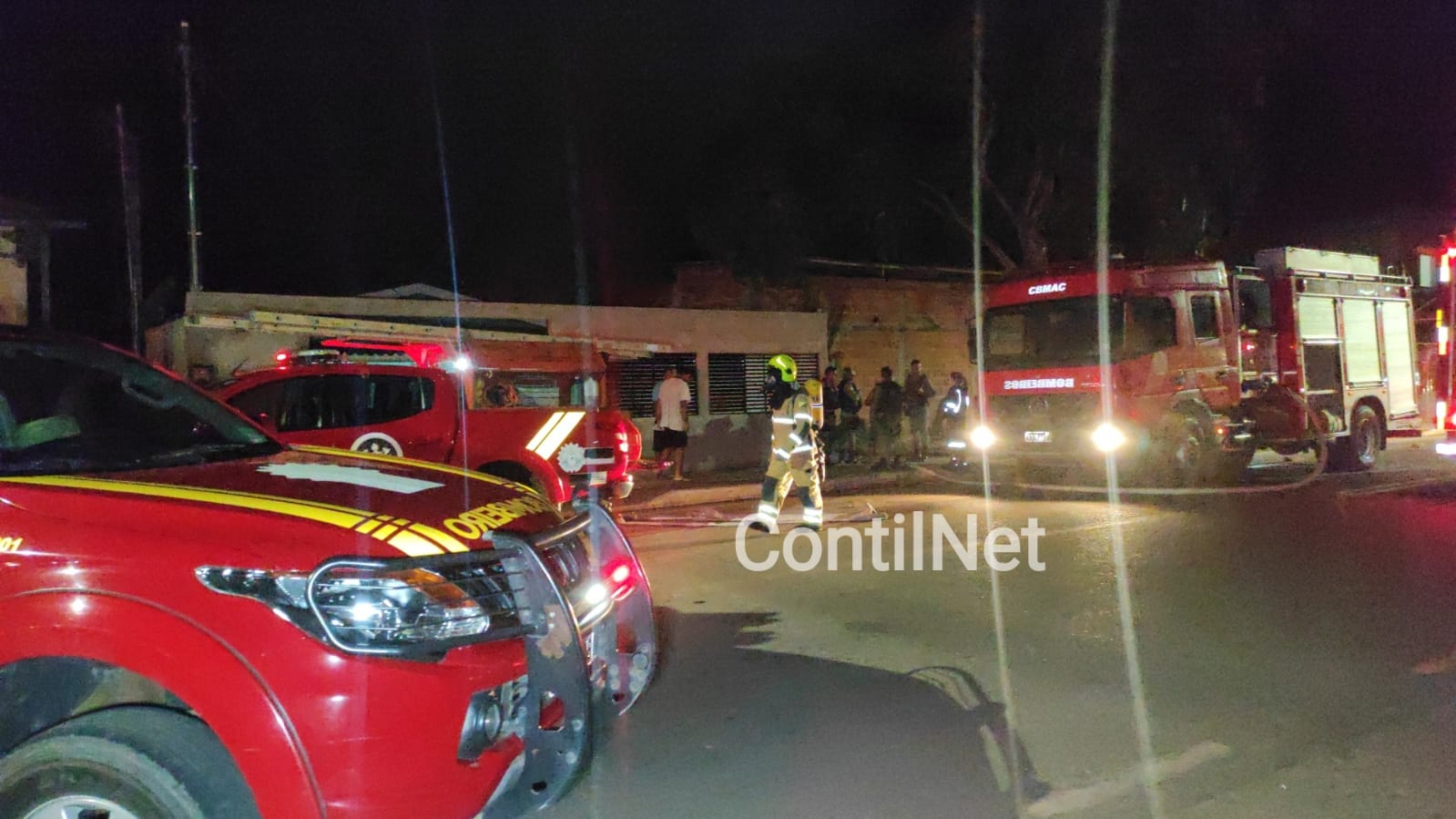 Homem tenta destravar cadeados, não consegue e morre carbonizado dentro da própria casa