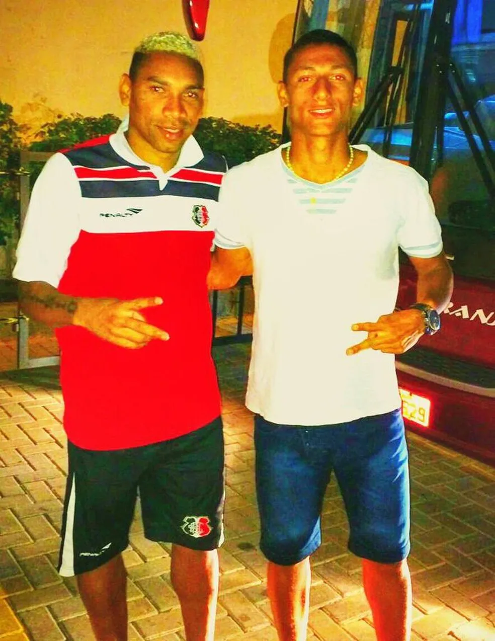 Foto de Pombo e Caça-Rato bomba, e atacante da Seleção posta: ‘Ídolo’