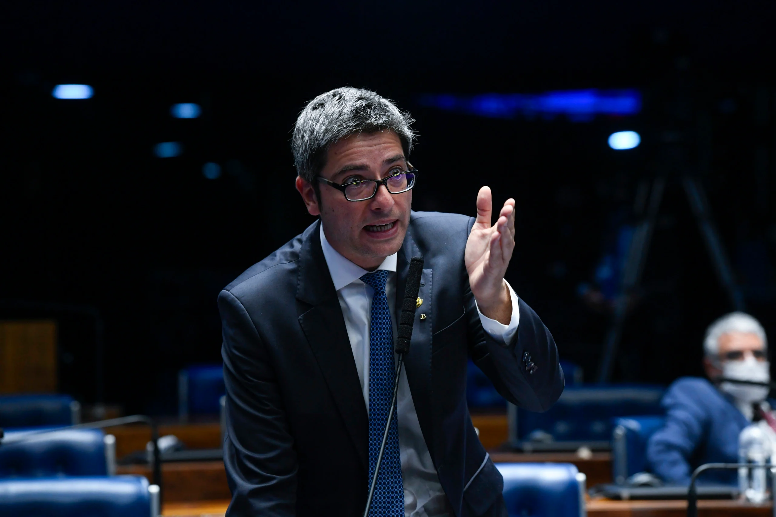 Líder no Senado revela que Bolsonaro já admite ser preso ao deixar a presidência