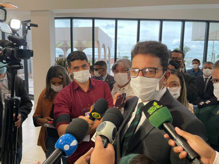 Gladson sobre mandados da PF contra bolsonaristas: “Fazendo o seu trabalho”