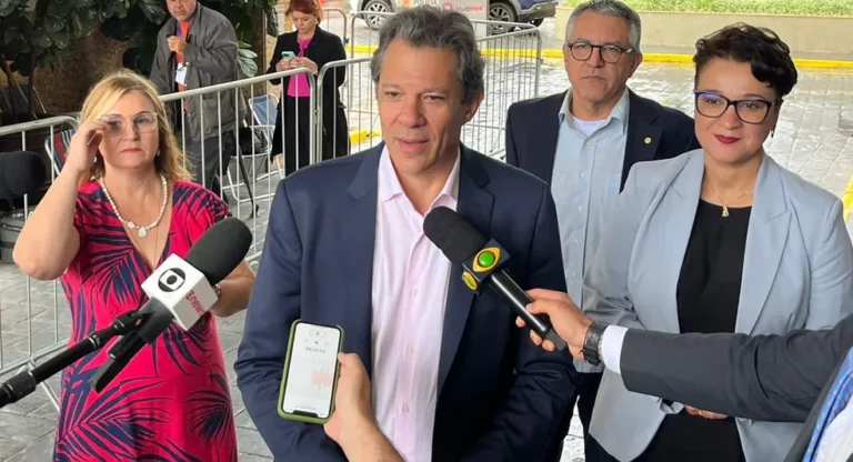 Haddad anuncia Rita Serrano na presidência da Caixa e Tarciana Medeiros na do Banco do Brasil