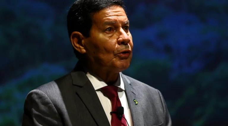 Presidente em exercício, Mourão convoca rede nacional de TV e rádio para este sábado