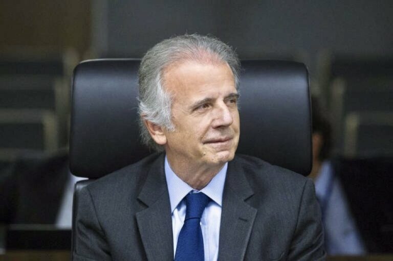 Bolsonaro recebe futuro ministro de Lula e audiência cai como balde de água fria em manifestantes