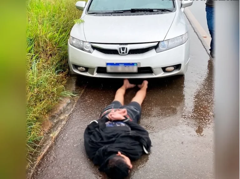 Criminoso sequestra mulher na saída de hotel e a mantém em cárcere privado por várias horas