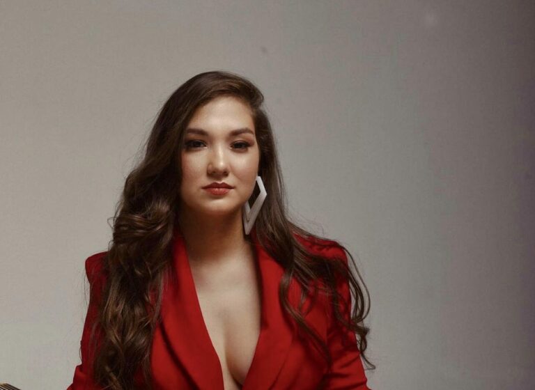 Cantora acreana faz mistério sobre novo projeto: “Gostaria de contar, mas não posso”