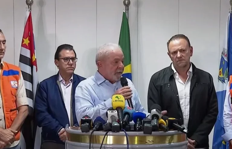 Lula decreta intervenção no DF após vandalismo de bolsonaristas