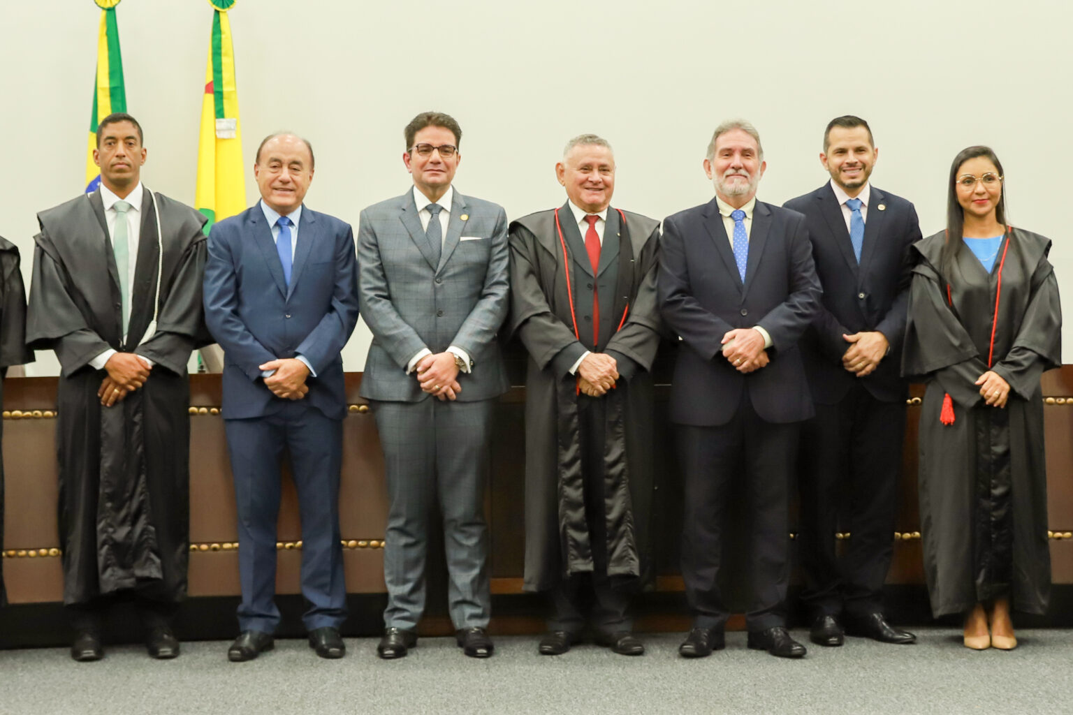 Gladson participa da posse de novos juízes eleitorais: “Consolidação da democracia”