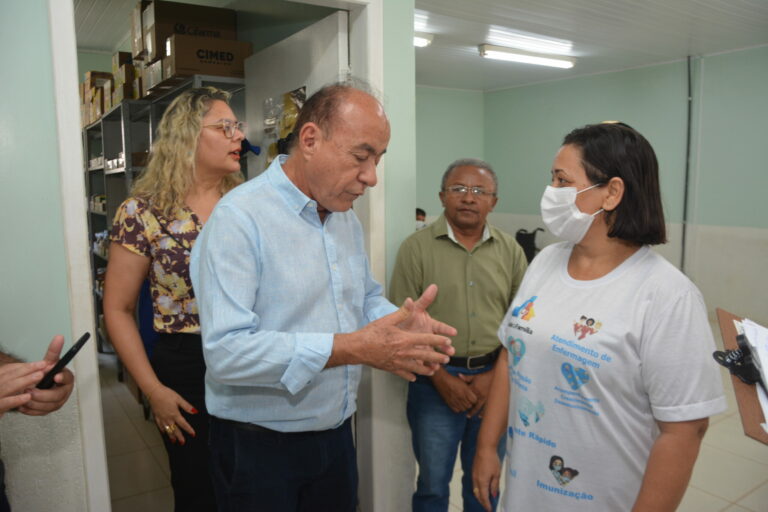 Bocalom anuncia reforma de USF Elpídio Moreira Souza no bairro Defesa Civil