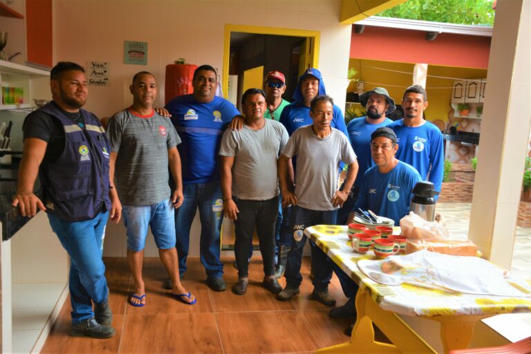 Moradores do Cidade do Povo oferecem café da manhã para agradecer por serviços no bairro