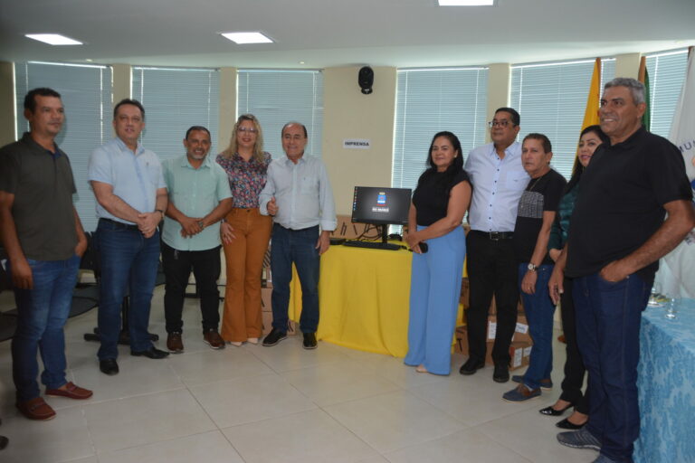 Prefeitura entrega 220 novos computadores para melhorar informatização da Saúde no município