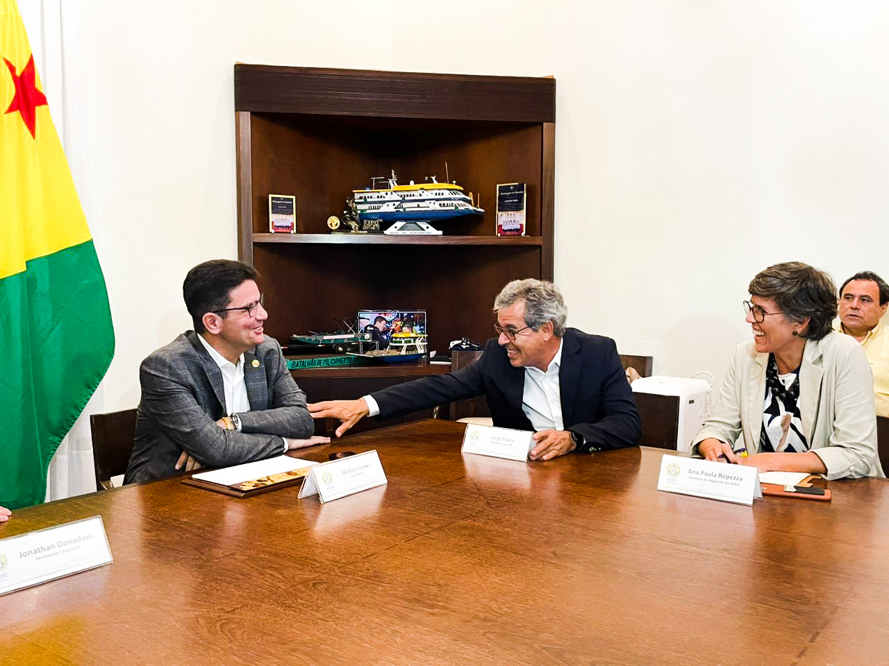 Gladson se encontra com JV, diz que o Acre não tem cor partidária e falam sobre Lula