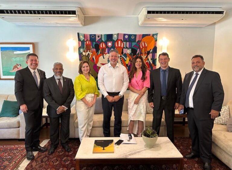 Deputados do Acre se reúnem com Arthur Lira e declaram apoio na corrida pela presidência da Câmara