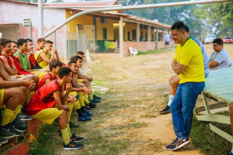 Roberto Duarte apresenta emendas que destinou ao futebol acreano Roberto Duarte apresenta emendas que destinou ao futebol acreano