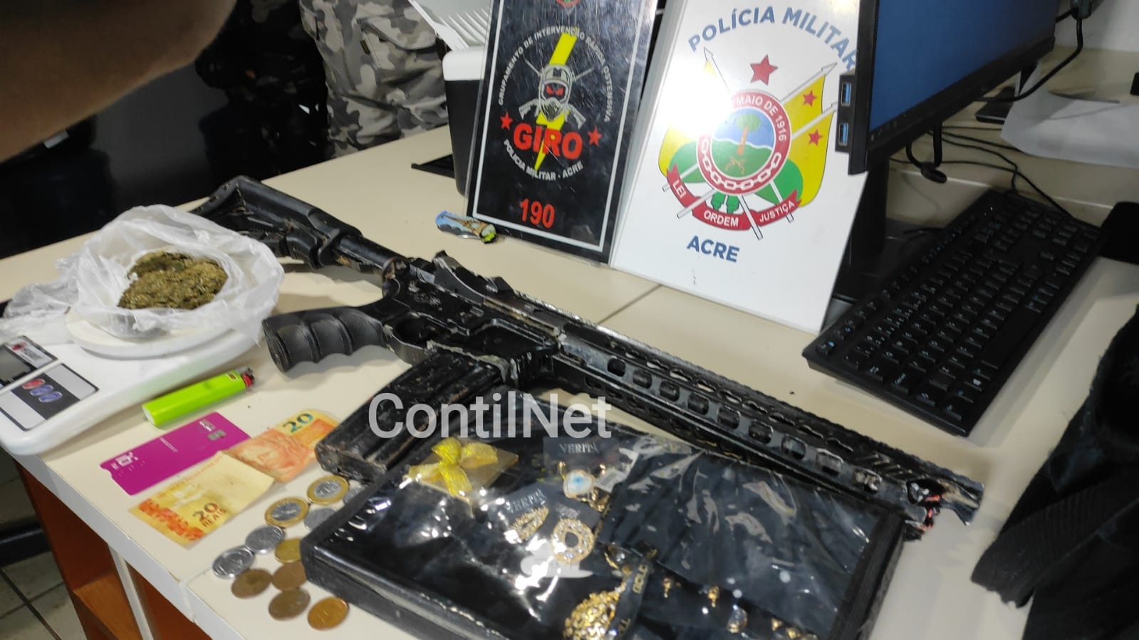 No Acre, casal do tráfico que ostentava na internet com jóias e armas é preso