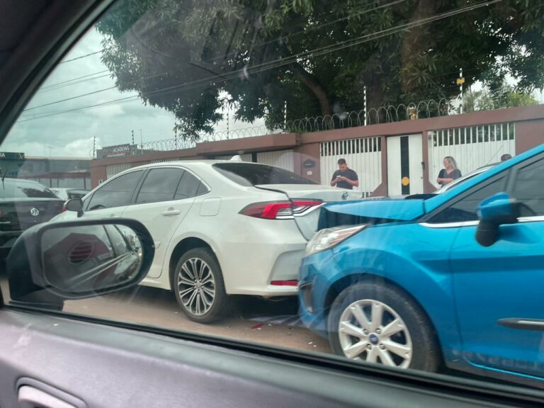 Em Rio Branco, engavetamento de carros é registrado na manhã desta segunda