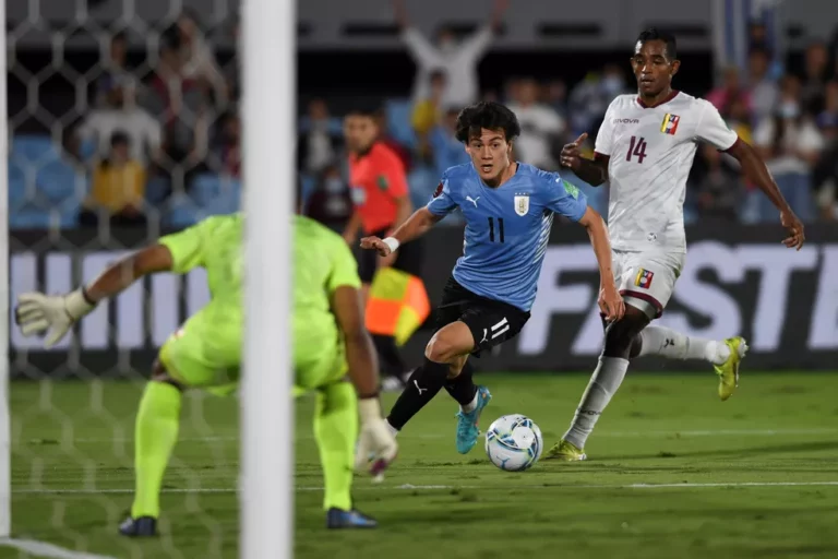 Botafogo faz oferta por atacante do United que jogou Copa pelo Uruguai