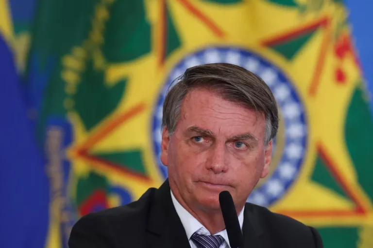 Ministro torna Jair Bolsonaro investigado em mais uma ação no TSE