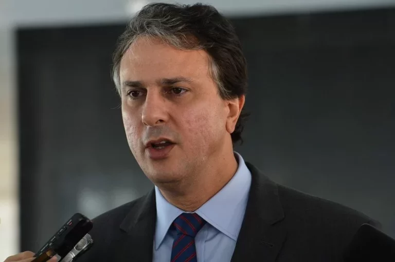 Brasil tem quase 3.700 obras paradas na área da educação, diz ministro