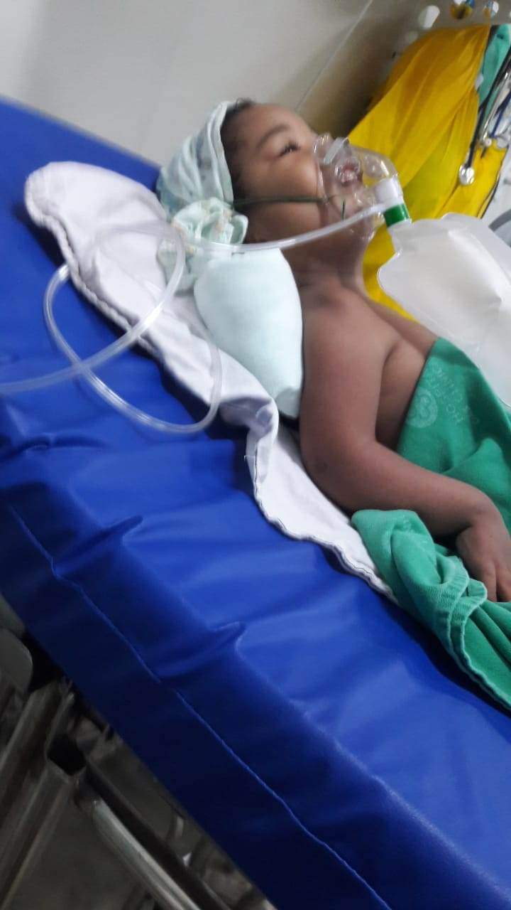 No Acre, bebê sofre convulsão enquanto brincava e mãe pede ajuda para visitá-lo na UTI