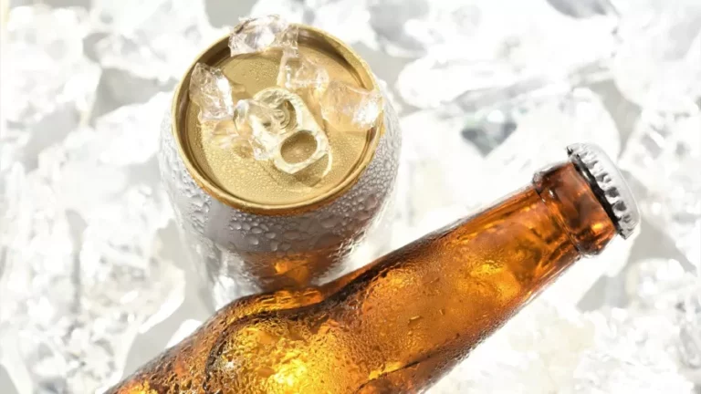 Como gelar a cerveja em apenas 5 minutos? Aprenda o truque fácil