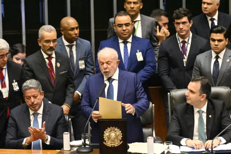 Recado de Lula em discurso é visto como indireta a Aras e reacende temor de bolsonaristas