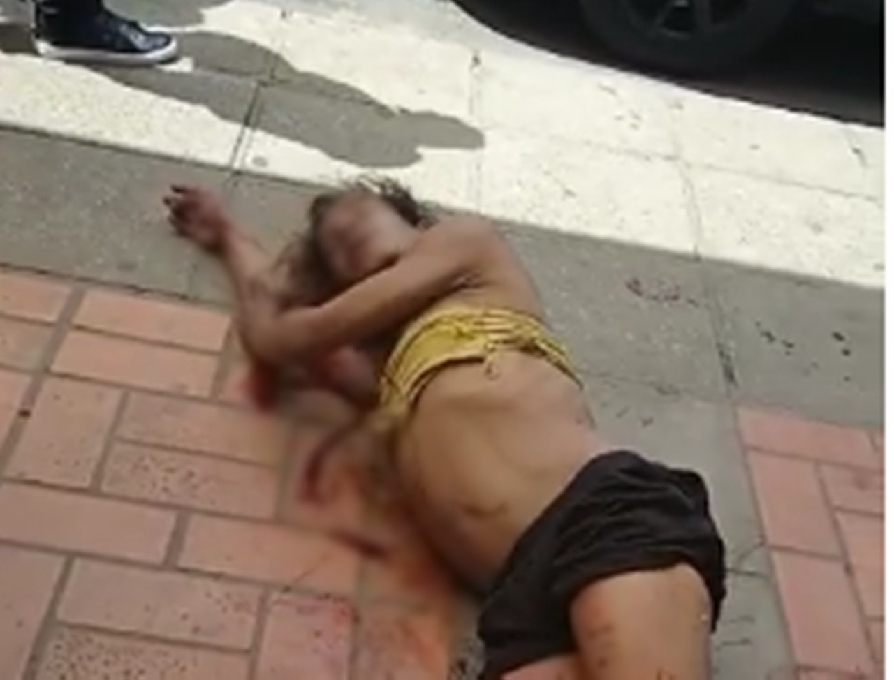 Vídeo obtido pela PM mostra momento em que trans é golpeada com terçadada no rosto