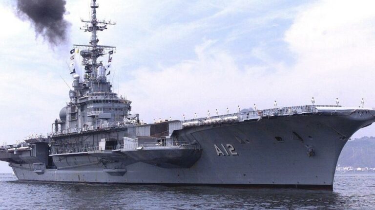 Navio-fantasma a ser afundado em águas brasileiras pela Marinha vira pesadelo de Marina