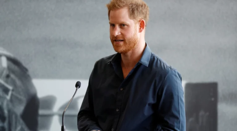 Príncipe Harry descreve em seu novo livro a forma como perdeu a virgindade