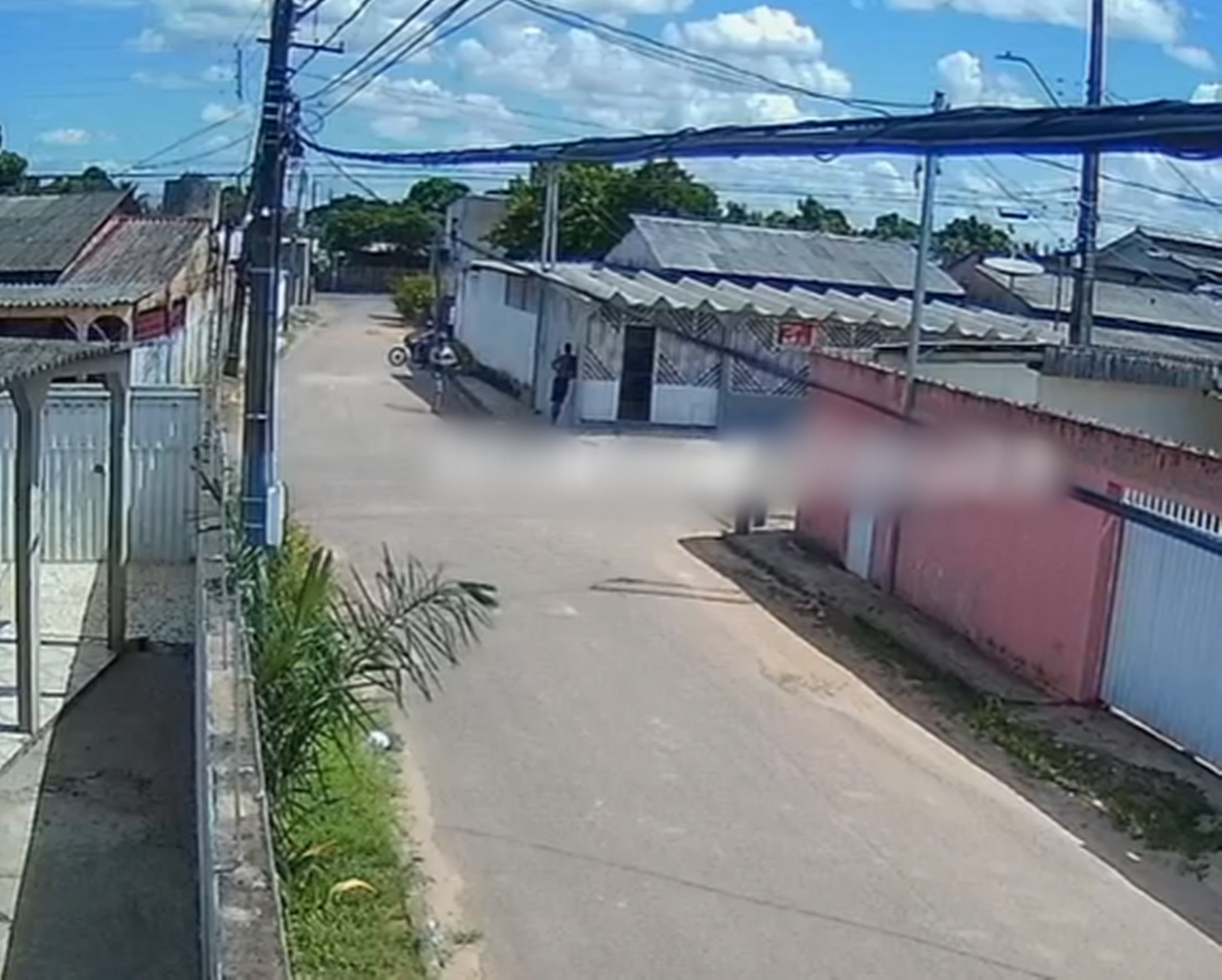 Vídeo mostra momento em que homem recebe tiro nas nádegas em rua de Rio Branco